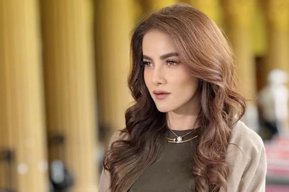 Artis Olla Ramlan Lepas Hijab, Publik Bereaksi Beragam