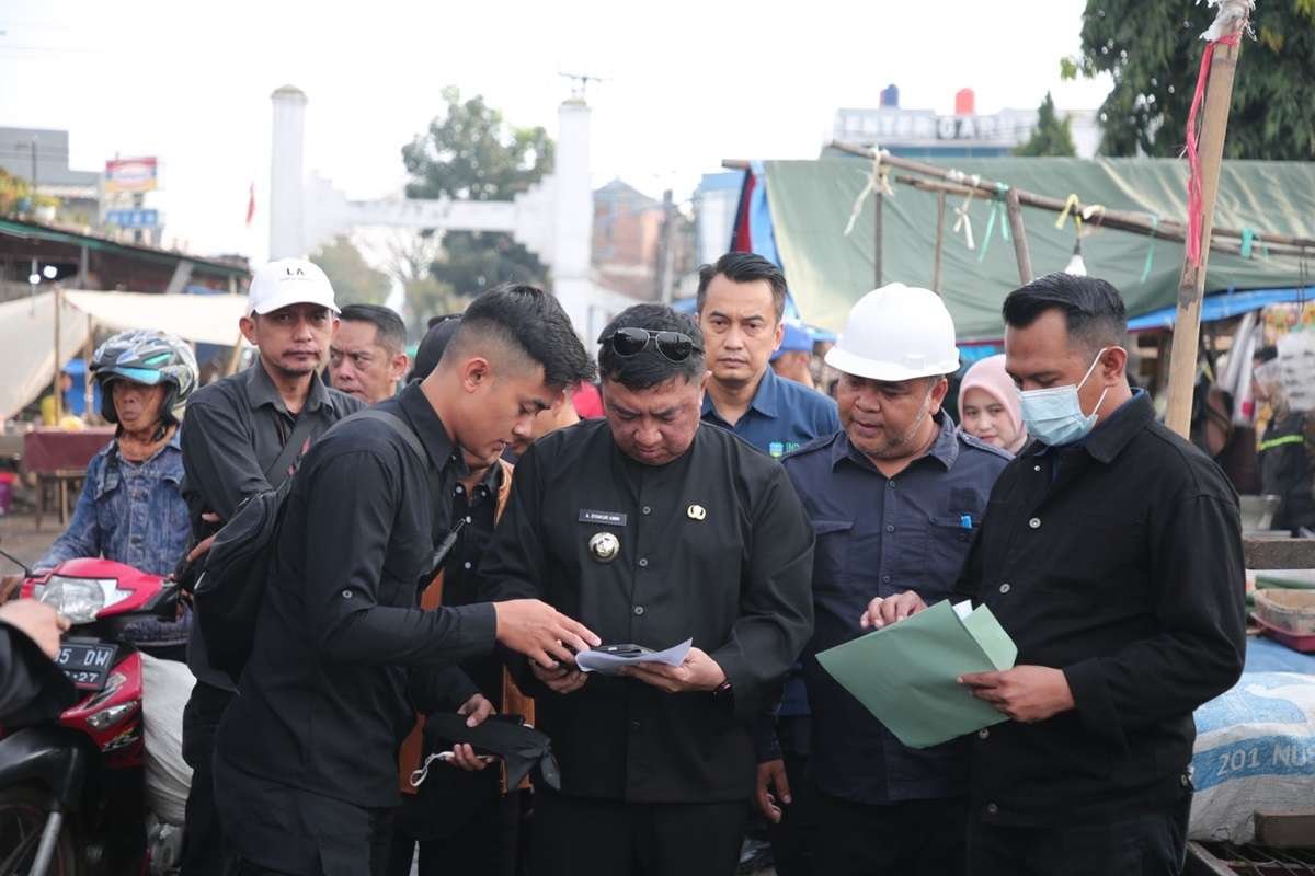 Pemkab Garut Tertibkan Pedagang di Jalan Merdeka dan Guntur Sari: Aktivitas Jualan Dibatasi Hingga Pukul 06.00 Pagi