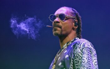 Snoop Dogg Meluncurkan Album Studio ke-21 "Iz It a Crime?"